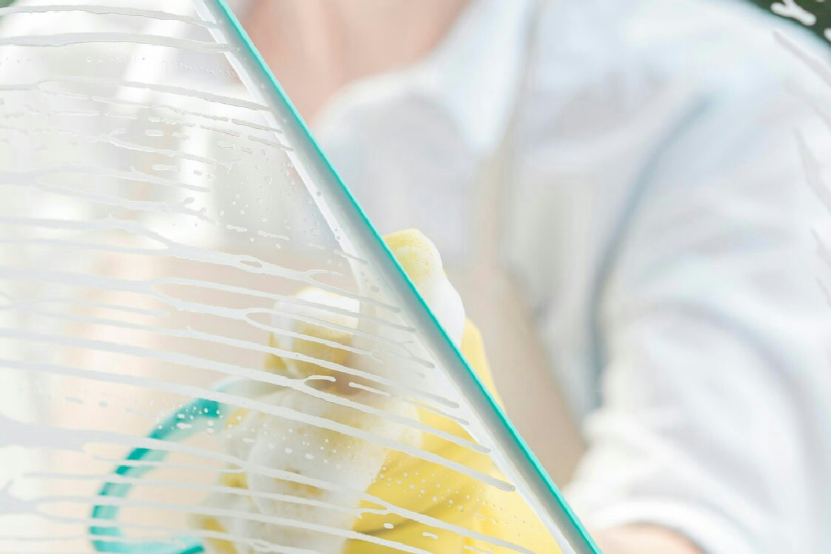 Consigli naturali infallibili per pulire le finestre e rimuovere anche lo sporco più ostinato